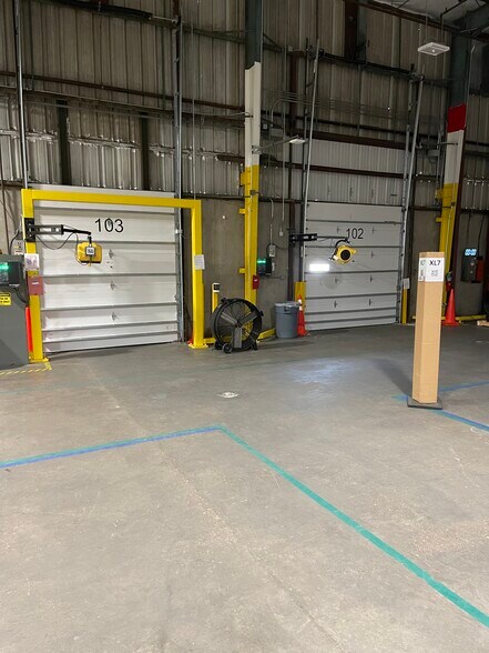 More Photos Of 10058 Airline Hwy, Saint Rose Warehouse For Lease