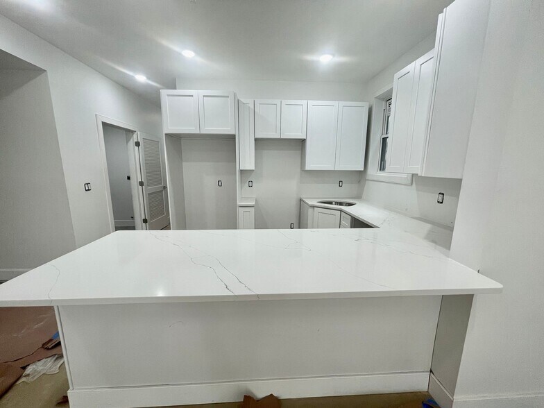 More Photos Of 514 39th St, Union City Apartments For Sale