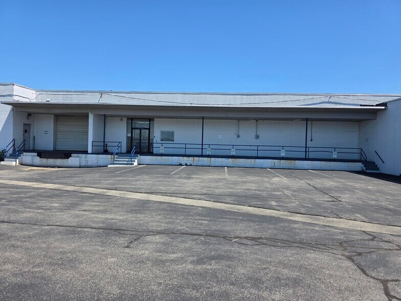 More Photos Of 750 Trumbull Dr, Pittsburgh Warehouse For Lease