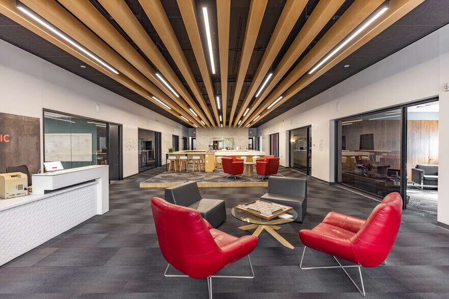 More Photos Of 402-404 E 4th St, Waterloo Office Residential For Sale