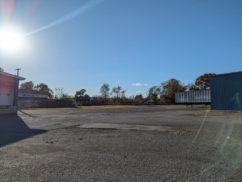 More Photos Of 5 Orchard Dr, Gardiner Warehouse For Lease