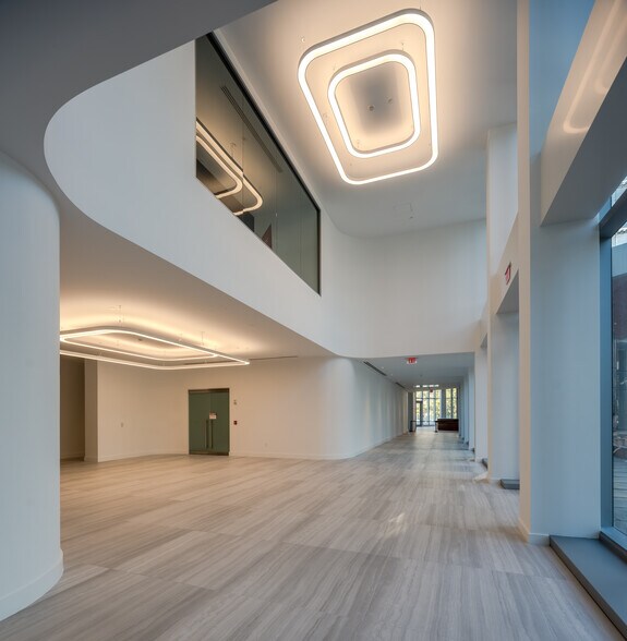 More Photos Of 501 Brickell Key Dr, Miami Office For Lease