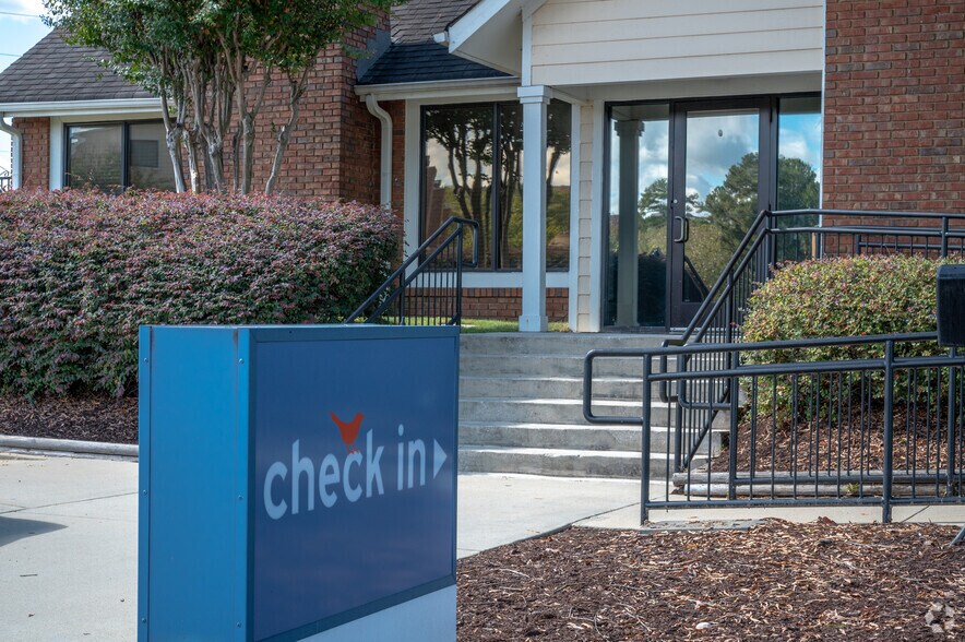 More Photos Of 3 Greenhill Pky, Birmingham Apartments For Sale