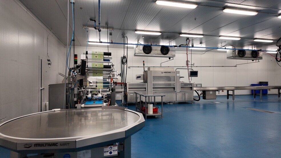 More Photos Of 1907 Gateway Blvd, Charlotte Warehouse For Sale