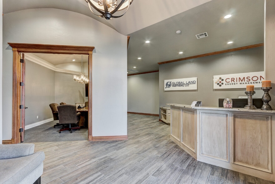 More Photos Of 901-909 Wall St, Norman Office For Sale