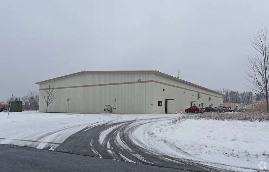 More Photos Of 35 Hamilton Ln, Glenmont Warehouse For Lease