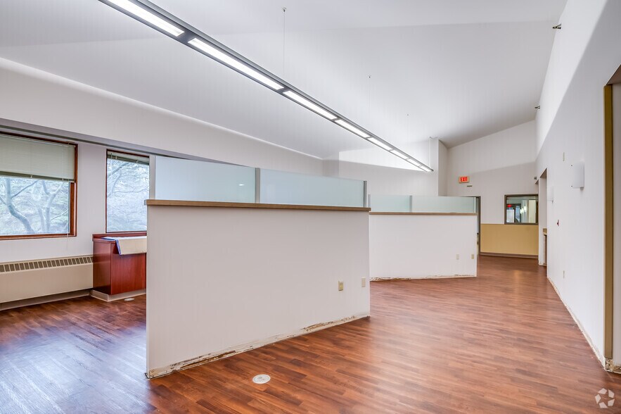 More Photos Of 7007 N Range Line Rd, Milwaukee Medical For Sale