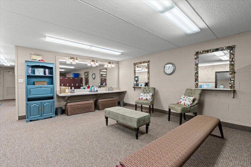 More Photos Of 9512 E Lippincott Blvd, Davison Golf Course Driving Range For Sale