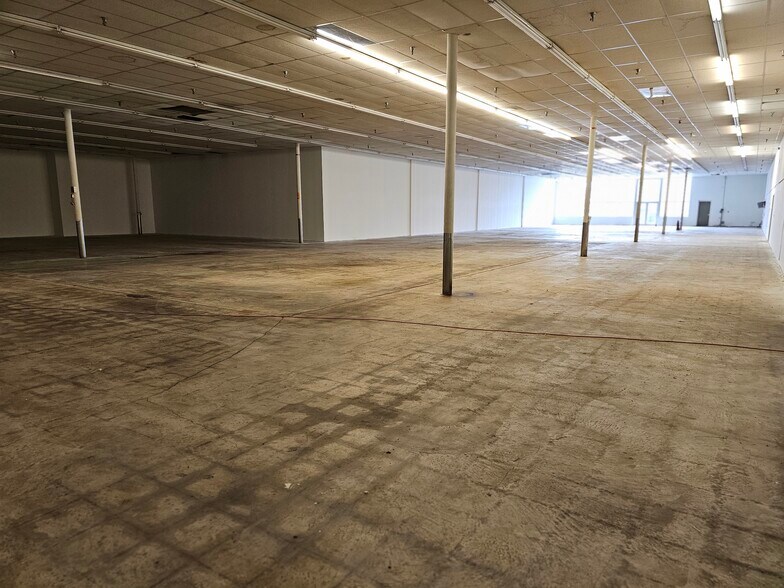 More Photos Of 316-326 West Ave, Albion Town Orleans Unknown For Lease