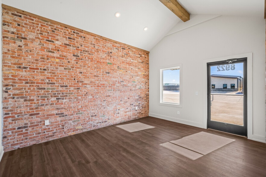 More Photos Of 8922 County Road 6820, Lubbock Warehouse For Lease