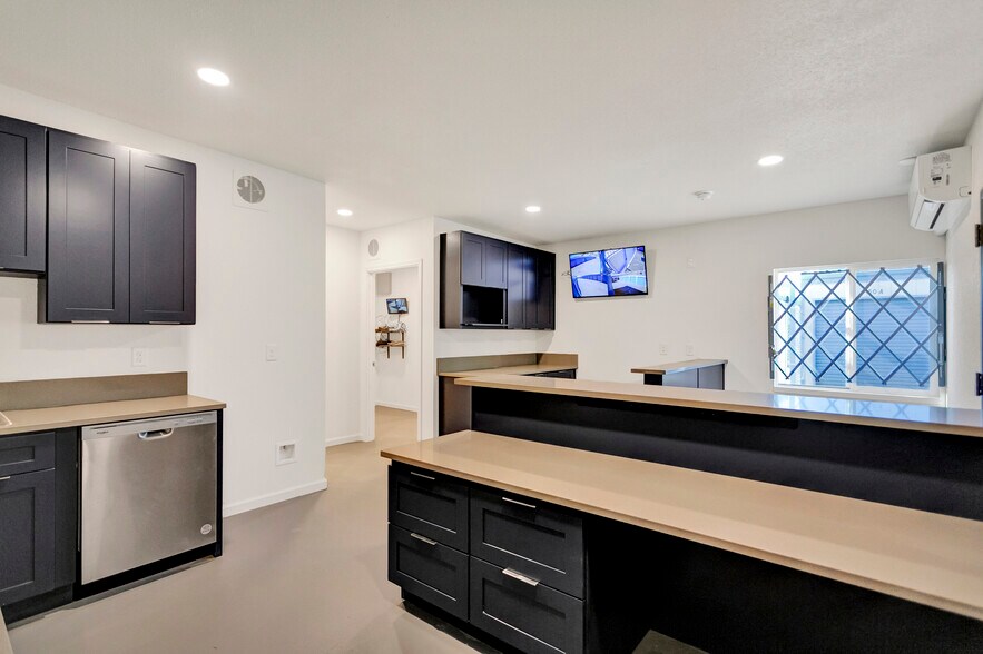 More Photos Of 5803 SE Johnson Creek Blvd, Portland Self Storage For Sale