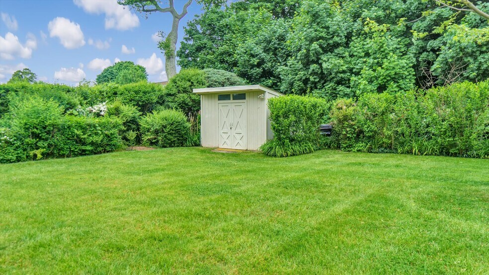 More Photos Of , Cutchogue Office For Sale