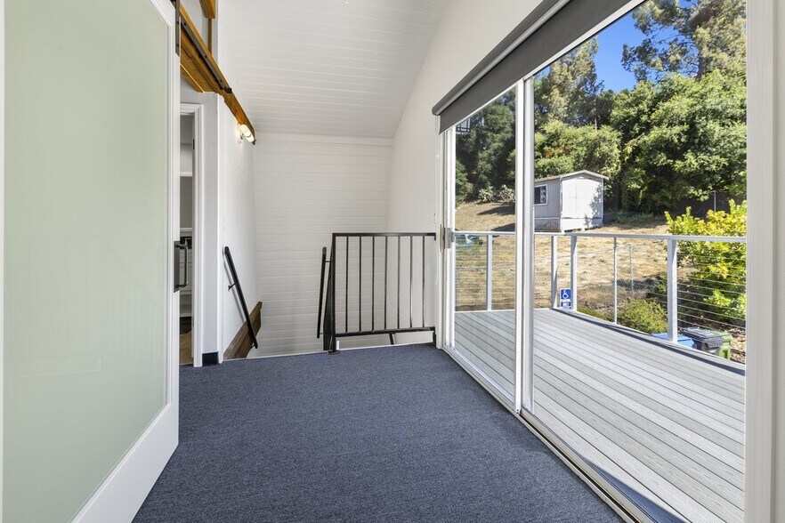 More Photos Of 28220 Agoura Rd, Agoura Hills Loft Creative Space For Lease