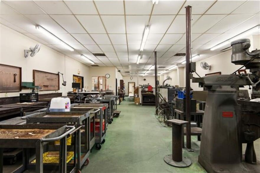 More Photos Of 4501 Zenith St, Metairie Service For Sale