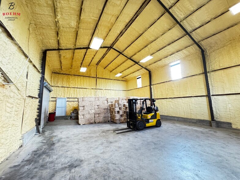 More Photos Of 38 FM 289, Comfort Warehouse For Lease