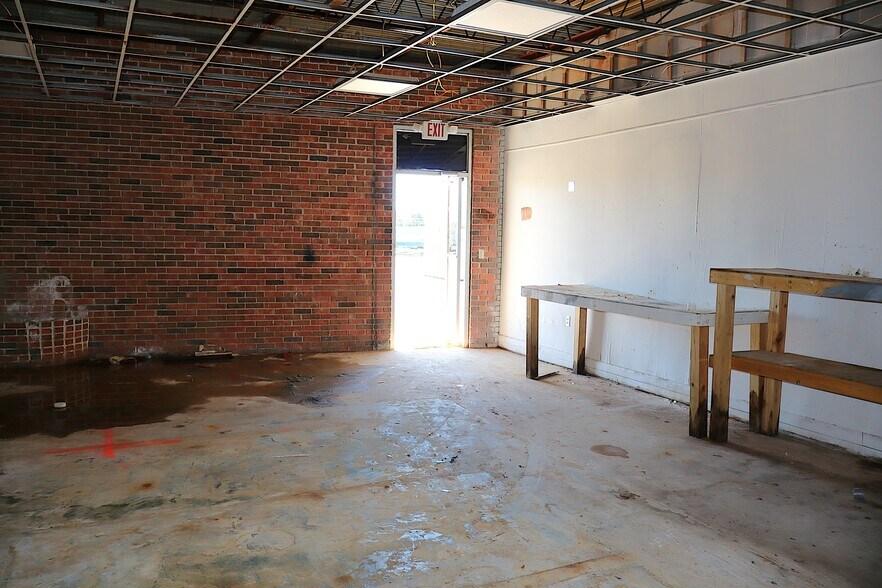 More Photos Of 501 Plaza Dr, Enterprise Storefront Retail Office For Sale