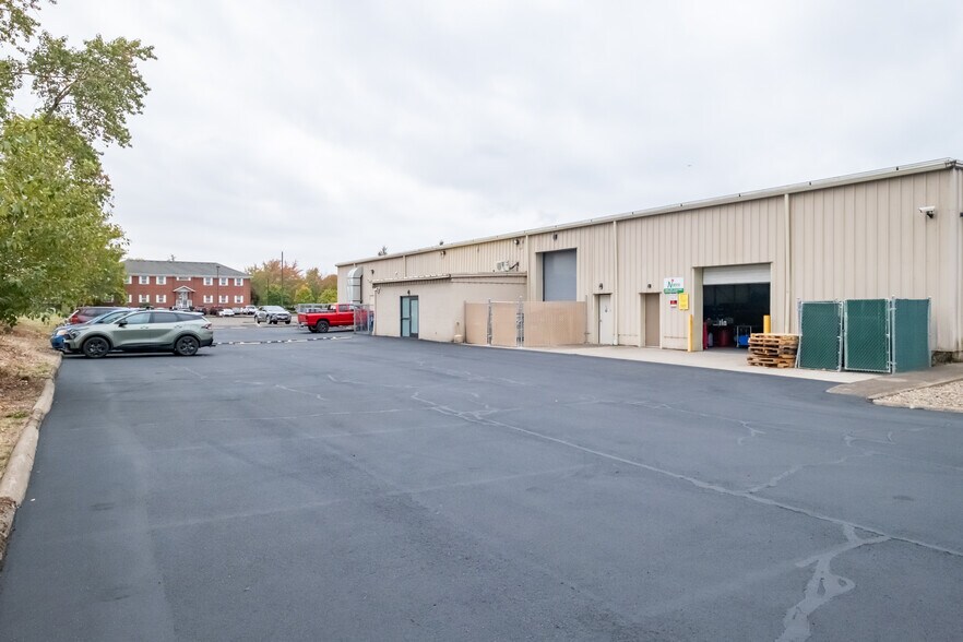 More Photos Of 1241 SE Clay St, Albany Storefront For Sale