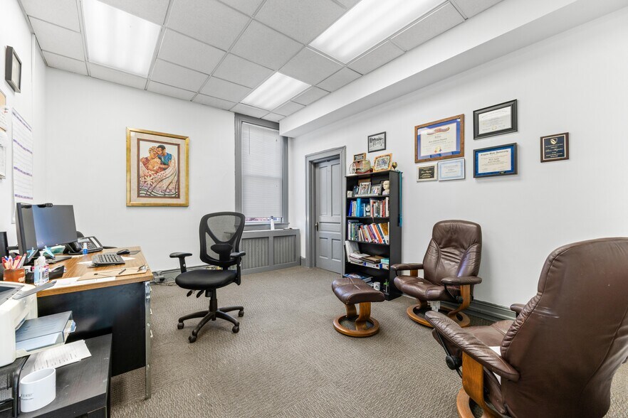 More Photos Of 21 W 25th St, Baltimore Office For Sale