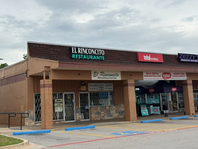 Primary Photo Of 235-255 E Grauwyler Rd, Irving Unknown For Lease