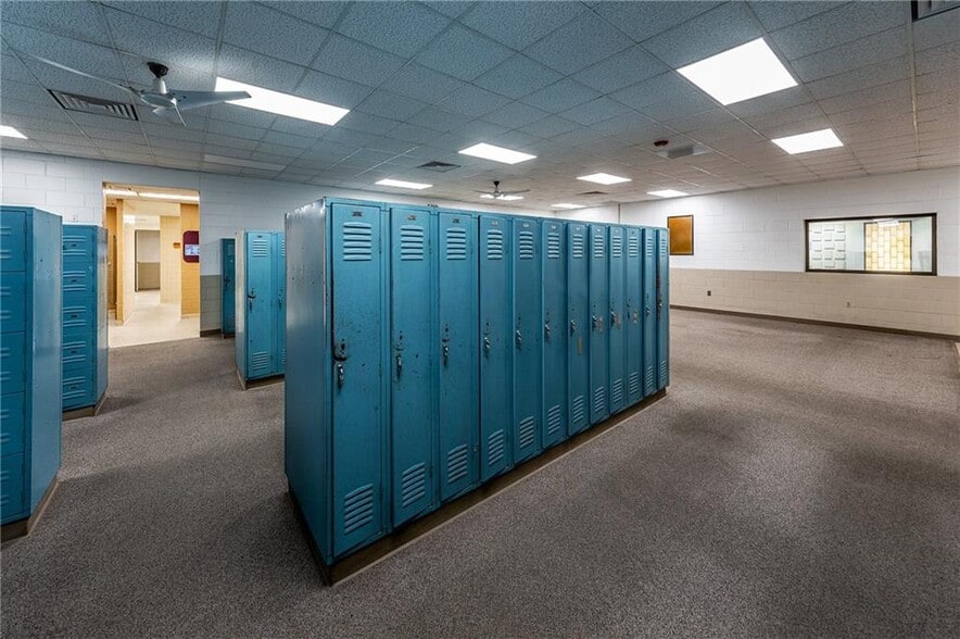 More Photos Of 315 S 6th St, Saint Joseph Sports And Entertainment For Lease