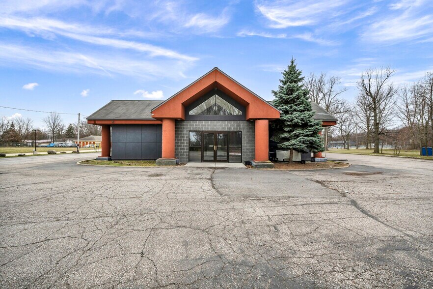 More Photos Of 5348 E Lake Rd, Sheffield Lake Restaurant For Sale