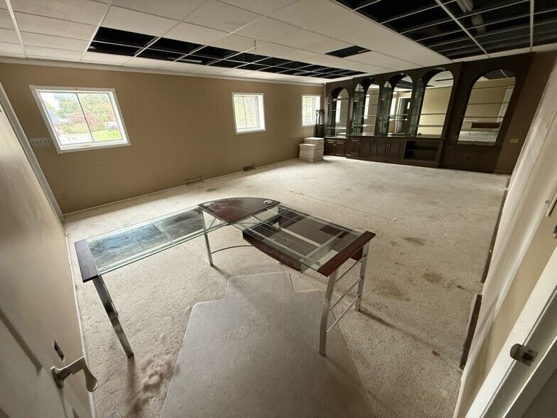 More Photos Of 504 E Dorothy Ln, Dayton Storefront Retail Residential For Sale