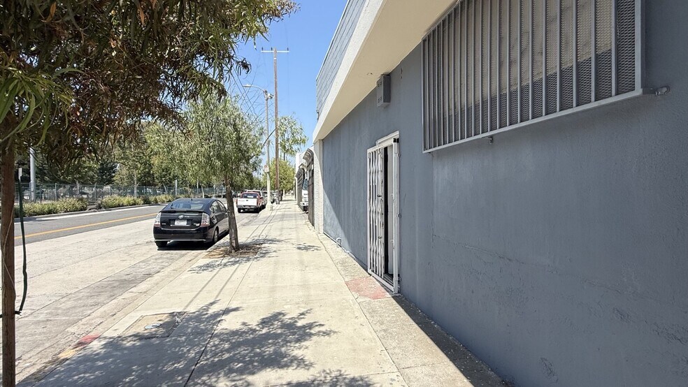 More Photos Of 4909 Exposition Blvd, Los Angeles Manufacturing For Lease