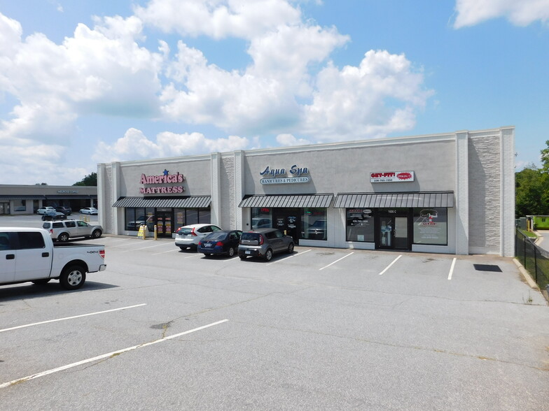 More Photos Of 1606 S Stratford Rd, Winston-Salem Freestanding For Lease