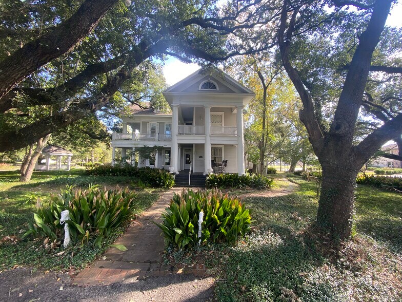More Photos Of 300 Douglas St, Missouri City Lodge Meeting Hall For Sale