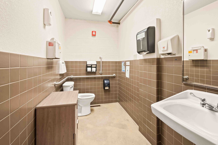 More Photos Of 313 W Bayaud Ave, Denver Warehouse For Sale