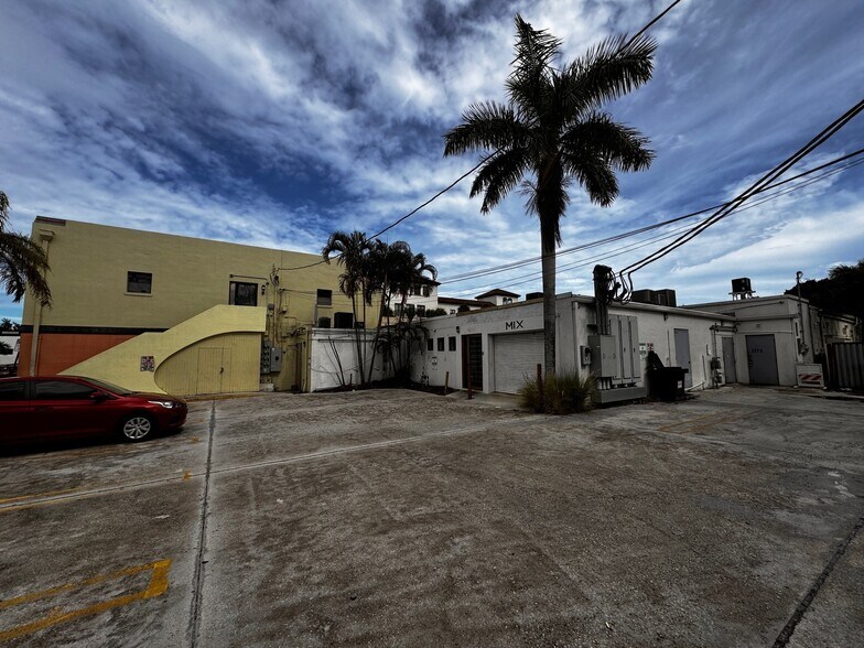 More Photos Of 129 N Federal Hwy, Lake Worth Storefront Retail Office For Sale