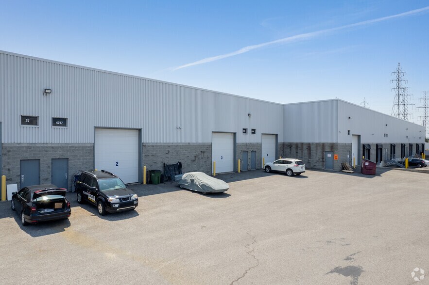 More Photos Of 4293-4345 Des Laurentides (A-15) E, Laval Industrial For Lease