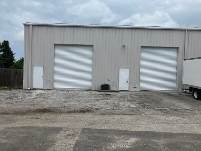 More Photos Of 9161 131st Pl N, Largo Warehouse For Lease
