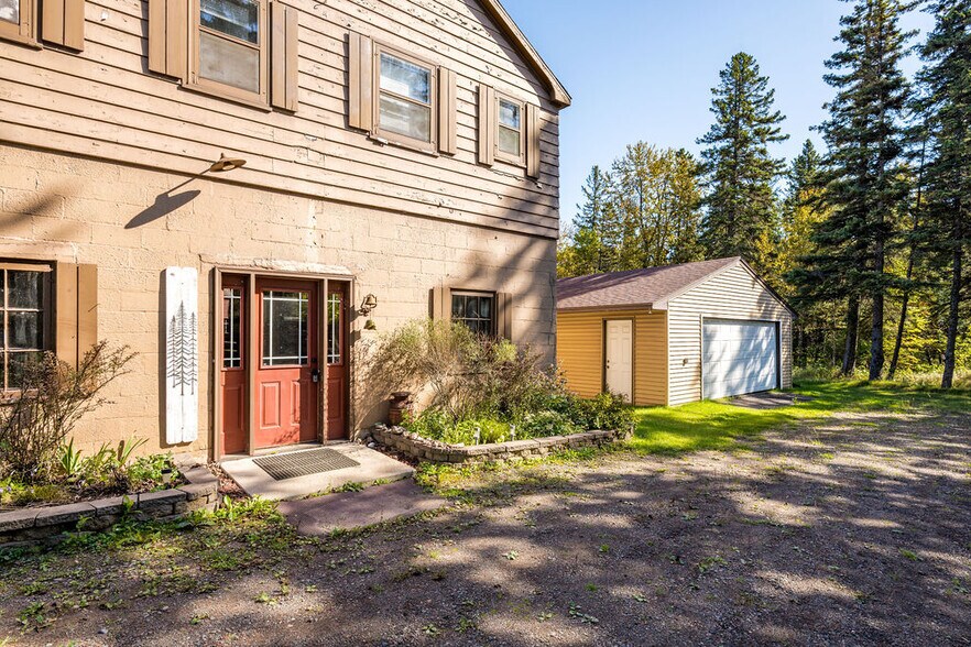 More Photos Of 4892 MN-61 N, Beaver Bay Specialty For Sale
