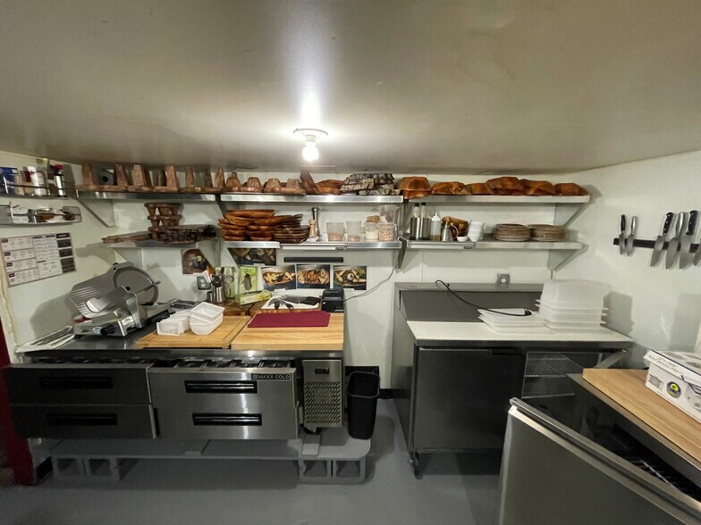 More Photos Of 10 Marble Ave, Pleasantville Bar For Lease