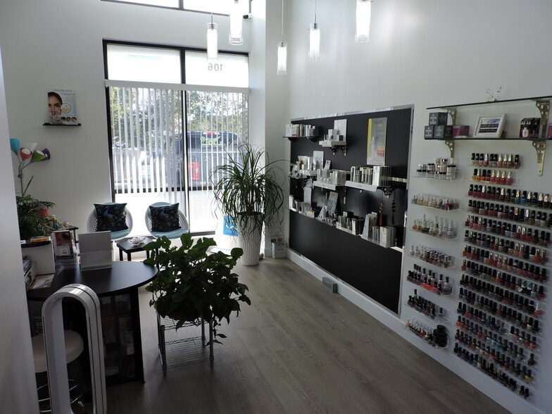More Photos Of 2669 Davis Blvd, Naples Storefront Retail Office For Lease