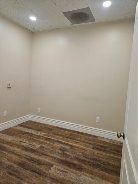 More Photos Of 1241 S Fairfax Ave, Los Angeles Storefront Retail Office For Lease