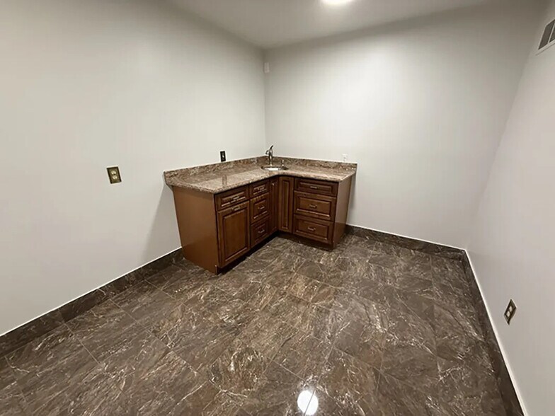 More Photos Of 1457 Nottingham Way, Hamilton Medical For Lease