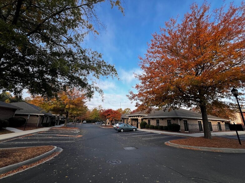 More Photos Of 1258 Mann Dr, Matthews Medical For Sale