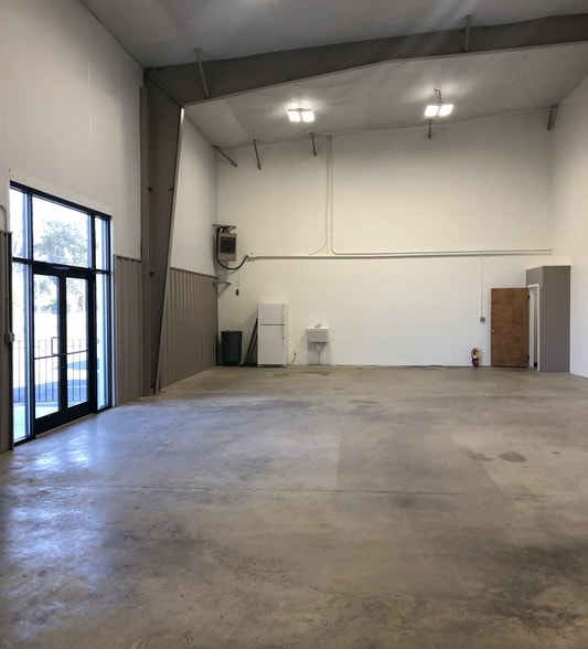 More Photos Of 22311 Shaw Rd, Sterling Flex For Lease