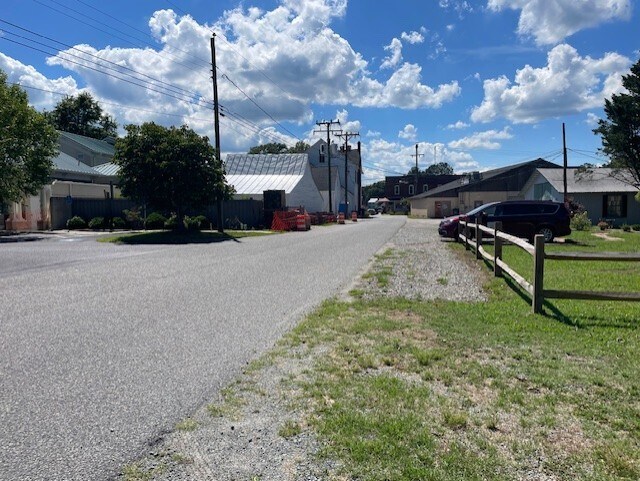 More Photos Of 75 Maple Rd, Mathews Office For Sale