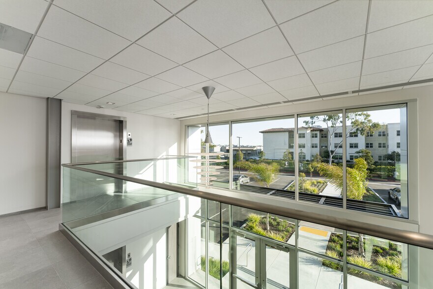 More Photos Of 130 Robin Hill Rd, Goleta Loft Creative Space For Lease