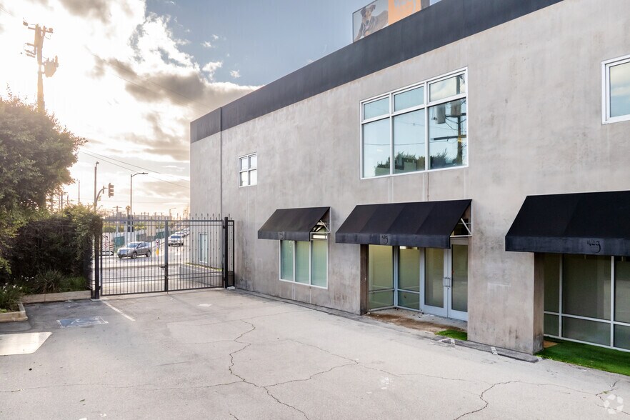 More Photos Of 2250 S Barrington Ave, Los Angeles Warehouse For Lease