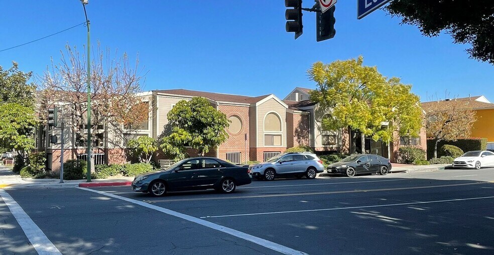 Primary Photo Of 301 E Glenoaks Blvd, Glendale Office For Lease