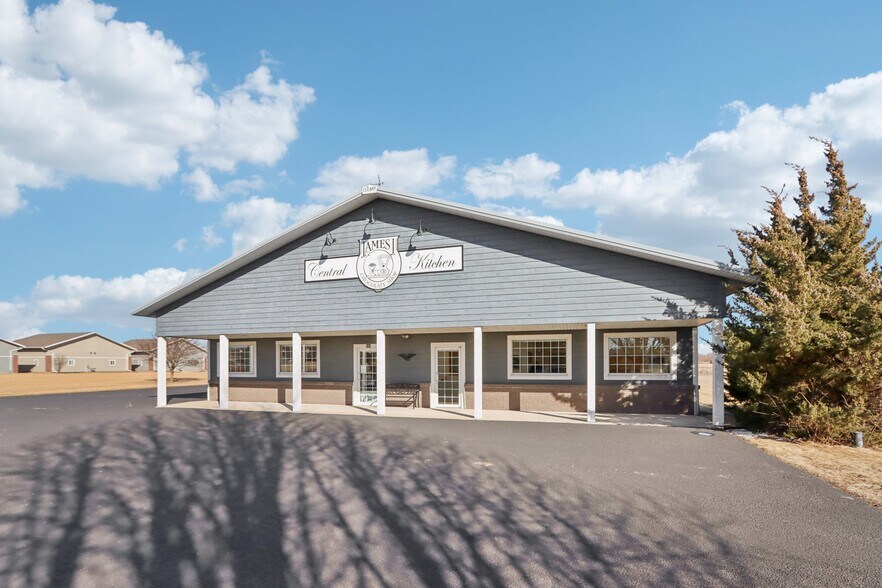 More Photos Of 680 Enterprise Dr, Lake Mills Freestanding For Lease