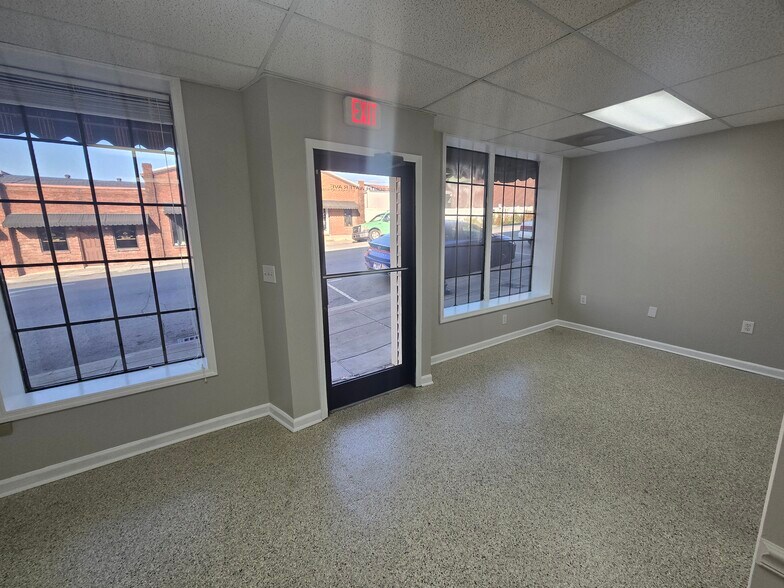More Photos Of 127 S Water Ave, Gallatin Office Residential For Lease