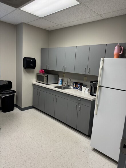 More Photos Of 1400 Westgate Center Dr, Winston-Salem Medical For Lease