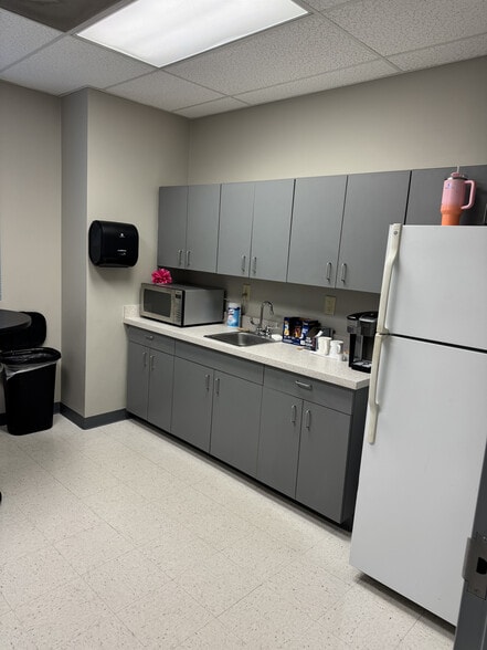 More Photos Of 1400 Westgate Center Dr, Winston-Salem Medical For Lease