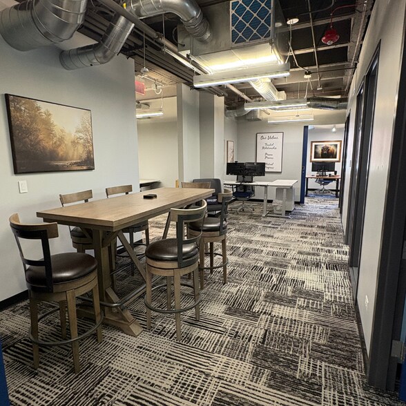 More Photos Of 44 S Vail Ave, Arlington Heights Office For Lease