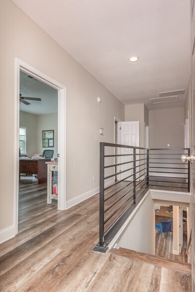 More Photos Of 77-87 Bay Bridge Dr, Gulf Breeze Office For Sale